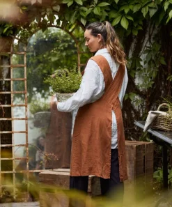 Cross Back Apron Tobacco Stonewashed Linen